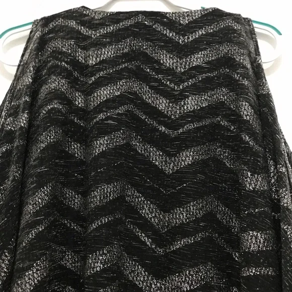 ROZ & ALI Womens Black Silver V Neck Flutter Sleeve Top 1X Tank Lined Tunic - Picture 6 of 8